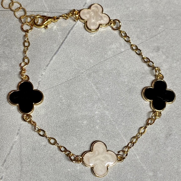 Real 14k gold filled leaf clover bracelet - Picture 3 of 5